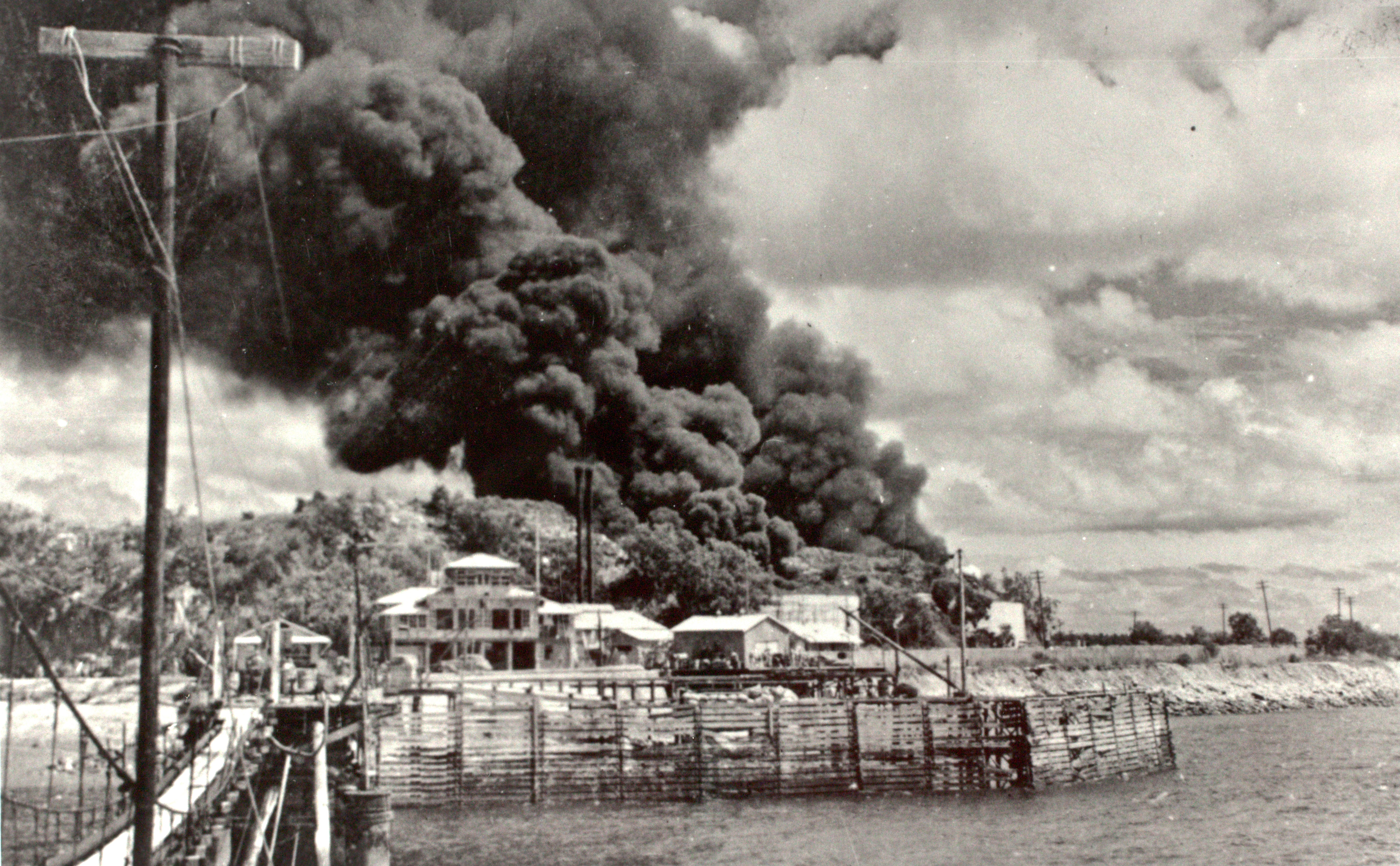 bombing of darwin image