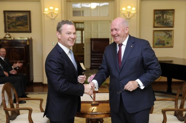 Christopher Pyne being sworn in as Minister for Education and Training by Governor-General Sir Peter Cosgrove