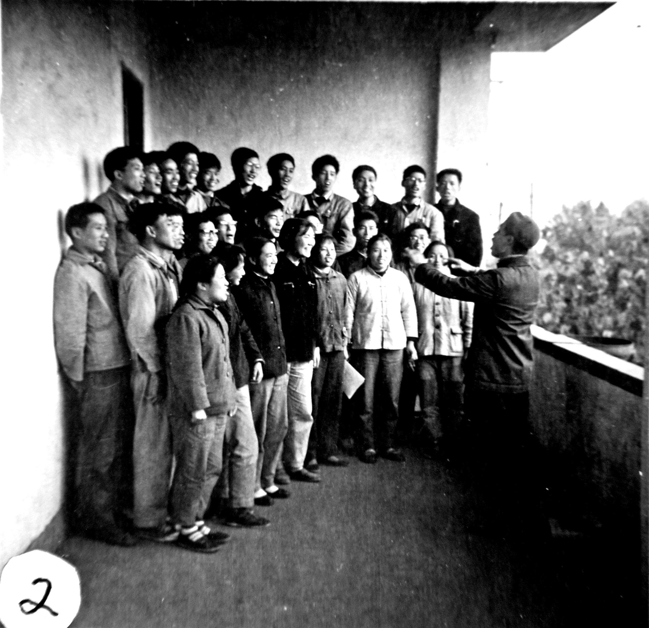 1965年12月在汉口合作路2号集中教改