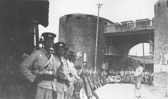1911年辛亥革命，民军占领上海后之制造局的东大门