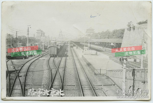 民国北京正阳门火车站往西，京奉铁路正阳门东车站到东便门之间全景老照片